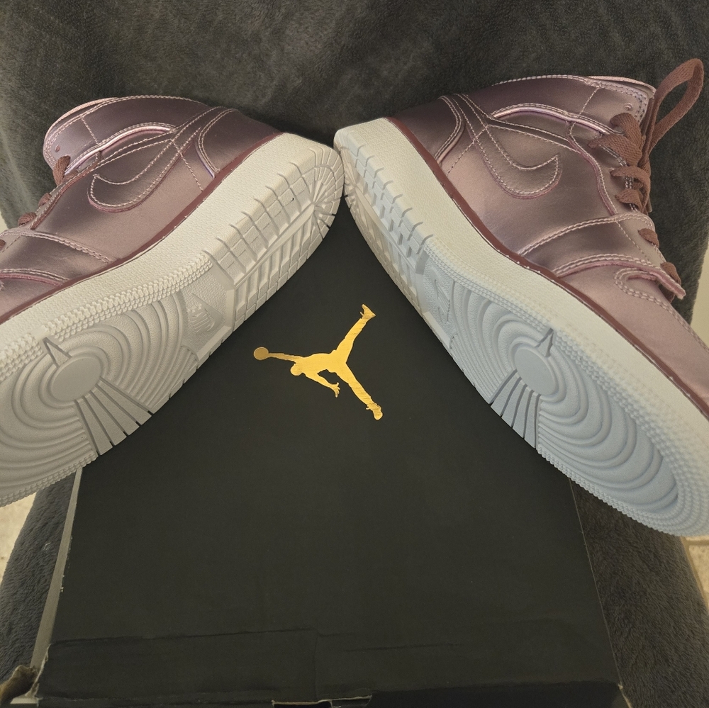 Air Jordan 1 MID SE